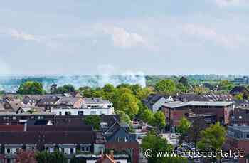 FW-NE: Feuer in Grimlinghausen: Baum und Garage in Brand - schnelle Löschmaßnahmen verhindern Schlimmeres