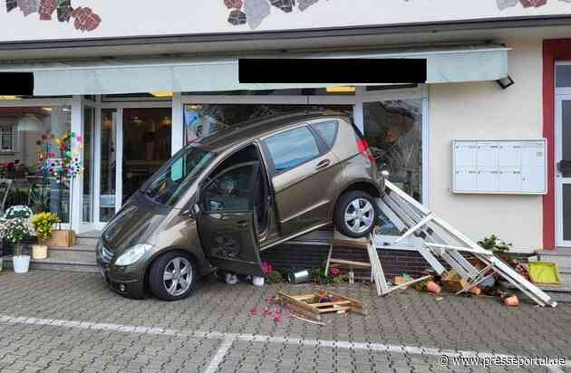 POL-PDNW: PI Haßloch - Verkehrsunfall: Auto fährt in Blumengeschäft