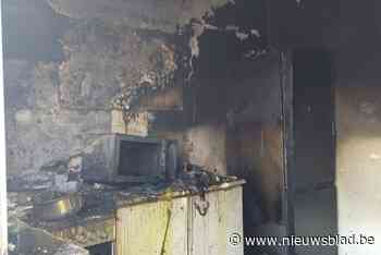 Zware brand verwoest keuken van appartement, bewoonster en kindje blijven ongedeerd