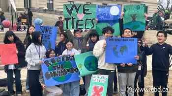 Manitoba announces $2M for climate action initiatives at Earth Day rally