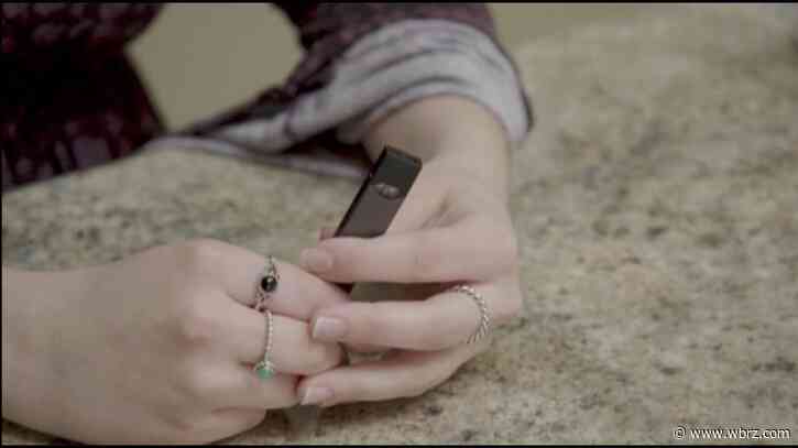 Lawmaker trying to curb teen nicotine use by increasing taxes on vapes