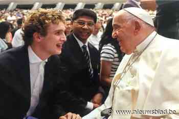 Acteur Scott (22) schrijft pakkende open brief aan de paus: “Eerbetoon en manier om afscheid te nemen”