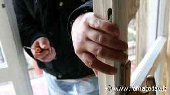 Ladri rumorosi sorpresi con le mani nel sacco. Nel loro "rifugio" trovati preziosi e kit dello scasso