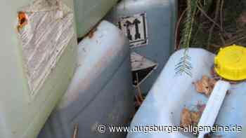 18 Kanister Altöl illegal entsorgt: Polizei sucht Zeugen