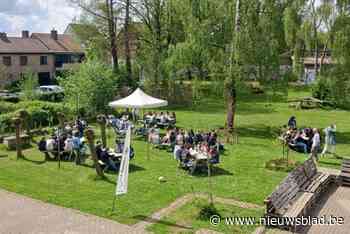Campus de Reynaert verleidt leerlingen om te lezen met een buitenleesbar