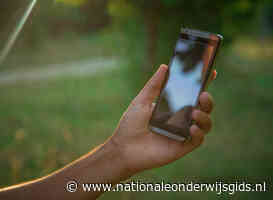 Firda gaat de strijd aan met de mobiele telefoon in het klaslokaal