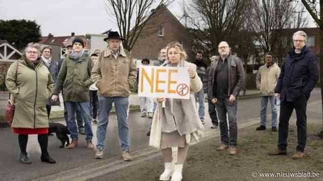 Buurtbewoners reageren teleurgesteld op komst van 200 meter hoge windmolen: “Niet onze gezondheid, maar wel het geld primeert”
