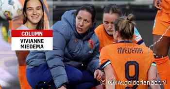 Vivianne Miedema na wéér een blessure: ‘Strontchagrijnig, maar het EK is niet in gevaar’