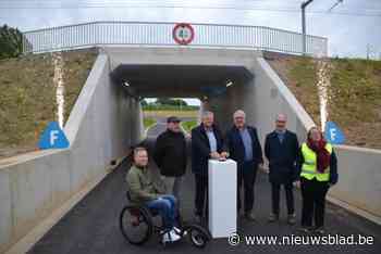 Nieuwe tunnel vervangt overweg en is ook ontbrekende schakel voor fietssnelweg tussen Mollem en Asse: “Plaatsing tunnelkoker was huzarenstuk”