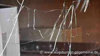 Fensterscheibe eines Gymnasiums beschädigt