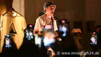 „Ich muss nix toppen“: Oimara legt nach Hit „Wackelkontakt“ nach – Auftritt am Ballermann