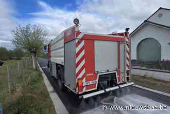 Brandweer ruimt oliespoor over lengte van straat op