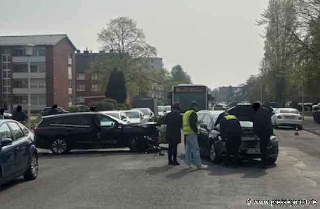 POL-CUX: Verkehrsunfall in der Brahmsstraße - keine Verletzten, aber hohe Sachschäden (Foto im Anhang)