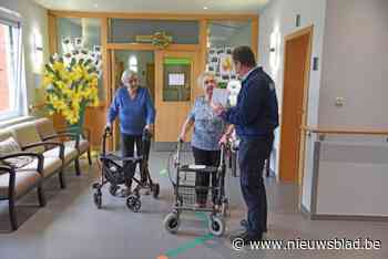 Bewoners Aymonshof krijgen bezoek van ‘schoenenpolitie’