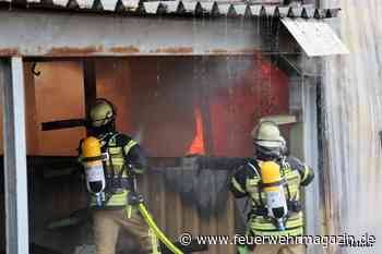 Lagerhalle in Vollbrand