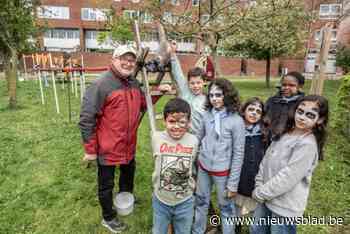 Christiaan heeft thuis ettelijke duizenden ‘marbels’ en laat nu ook kinderen het plezier van knikkeren ontdekken