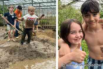 Moddertaarten bakken en plonsen in zwemvijver: kinderen genieten van Buitenspeeldag