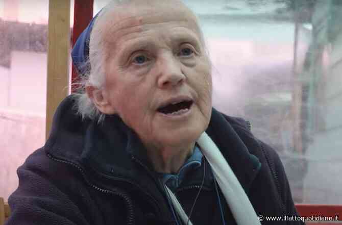 Chi è Geneviève Jeanningros, la suora che ha infranto il protocollo e pianto davanti alla salma di Papa Francesco