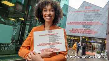 ‘Een stoombad in de stad’: Bibliotheek Permeke viert 20 jaar met gevelgedicht en Vertelfestival