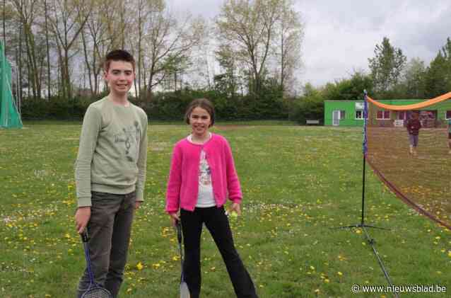 Van springkastelen tot badminton: kinderen komen samen op atletiekpiste voor Buitenspeeldag
