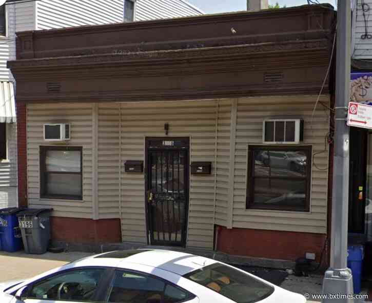 Permits filed to convert 1-story structure into 6-story building with 14 residences in Norwood