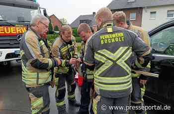 FW Bocholt: Tier aus misslicher Lage befreit - Feuerwehr öffnet Pkw