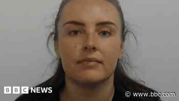 Police officer who passed info to criminals jailed