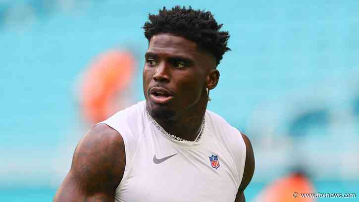 Tyreek Hill's wife claims Dolphins star took their daughter without consent, emergency court filing says