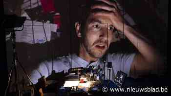 Matteo Simoni speelt zichzelf in hopeloos uitverkocht C-mine: “In deze soms toch mistroostige wereld is het essentieel dat we humor blijven maken”