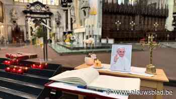 Gelovigen kunnen Paus Franciscus laatste eer betuigen in Sint-Rombouts