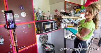 Bekende TikTokker redt studentenhuis van vieze ovens en groene smurrie: ‘Een heel schoon huis, dat is irritant’