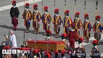 Thousands wait to see Pope's body in St Peter's