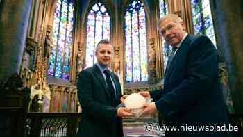 Truienaar weigert bod van 3.000 euro voor pauselijk hoedje: “Ik schenk het aan schatkamer van onze kerk”