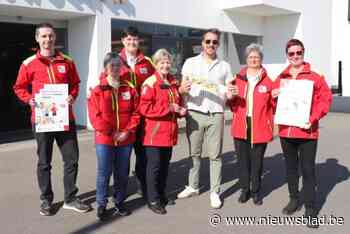 Andy Peelman koopt eerste pleister van jaarlijkse Rode Kruis-actie: “Ik geef zelf al jaren bloed”