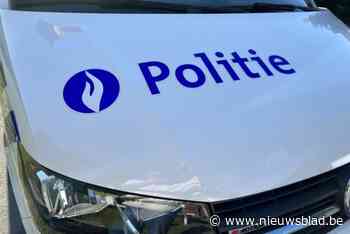 Bromfietser vlucht weg na aanrijding auto