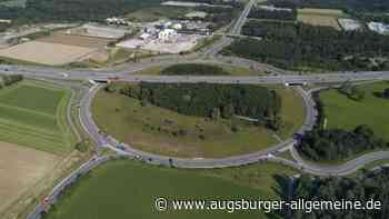 Autofahrer gerät in Landsberger Kreisverkehr ins Rutschen und prallt gegen Verkehrsschild