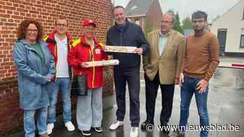 De eerste pleisters zijn verkocht aan het lokale bestuur