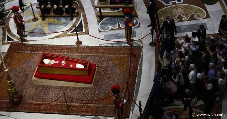 Vatican keeps St. Peter's open all night for public viewing of Pope Francis