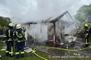 Gartenlaube in Bielefeld in Flammen