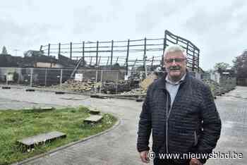 Aanslepende verzekeringskwestie rond afgebrande sporthal kost de gemeente elke dag handenvol geld: “Dit is wraakroepend”