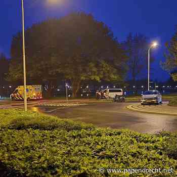 Automobiliste ziet scooterrijder over het hoofd bij rotonde Kennedylaan