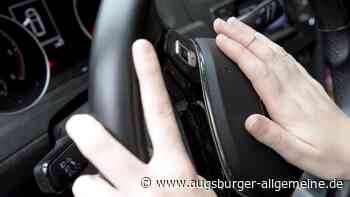 Früh übt sich: Oma lässt 15-jährigen Enkel Auto fahren