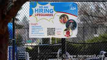 U.S. filings for jobless benefits inch up as labor market remains strong despite fears of downturn