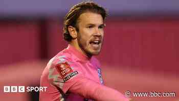 Former Wales U21 goalkeeper Maxwell forced to retire