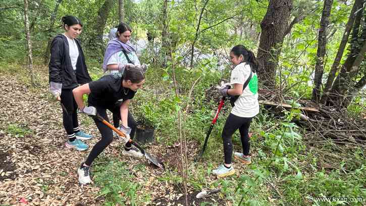 Join volunteers to clean up Austin trails this weekend