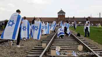 Tausende beim "Marsch der Lebenden" in Auschwitz