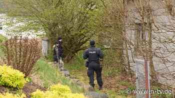 Familie im Westerwald getötet: Gesuchter Dreifachmörder soll verletzt sein