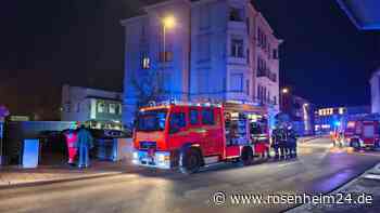 Sirenenalarm am Donnerstagabend in Rosenheim - Zimmerbrand ruft Feuerwehr auf den Plan