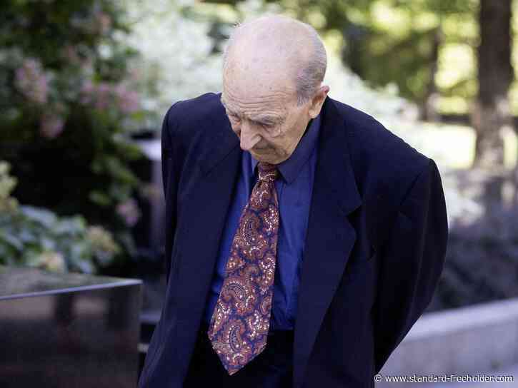 Former principal on trial for sexual assault charges tied to Lunenburg-area farm dies