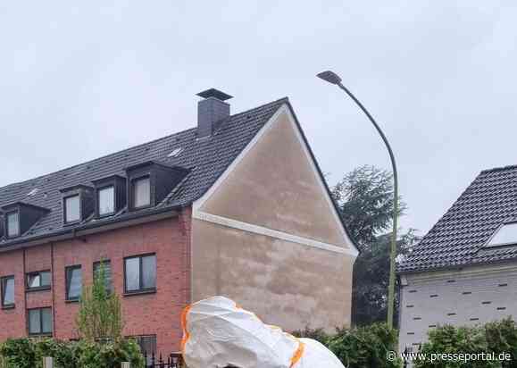 FW-E: Einsatz wegen unbekannter Flüssigkeit und beißendem Geruch im Treppenhaus - Analytische Task Force im Einsatz